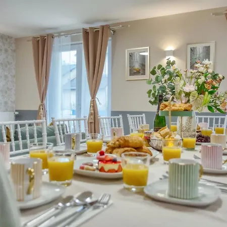 Large House Ideal For Groups Families 12 People Casa vacanze Saint-Denis (Seine-Saint-Denis)