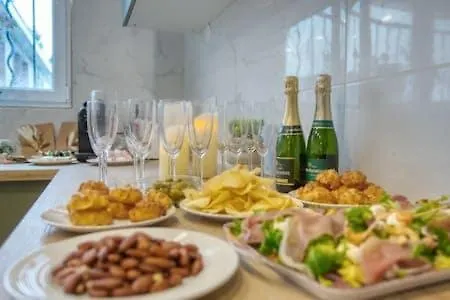 Hébergement de vacances Large House Ideal For Groups Families 12 People